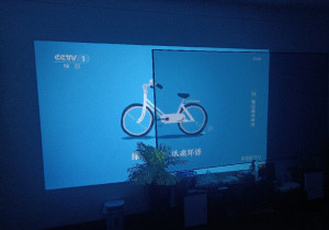 请教各位大咖：为什么投在白墙上比投在幕布上更清晰？