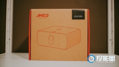 享受躺在卧室里看大片的生活 坚果W703高清智能投影仪评测