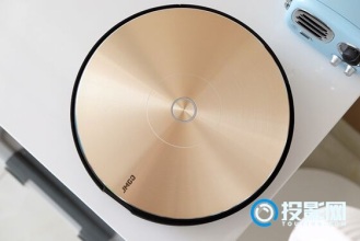 坚果E9更亮更好听的1080P智能投影